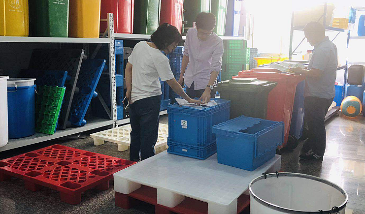 吹塑托盤(pán)廠家實(shí)地驗(yàn)廠，有什么流程你知道嗎？